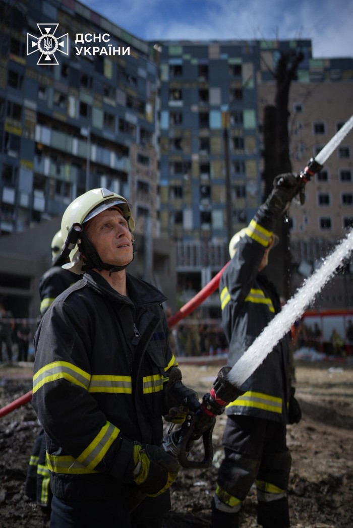 Наслідки російської ракетної атаки 8 липня, фото: ДСНС