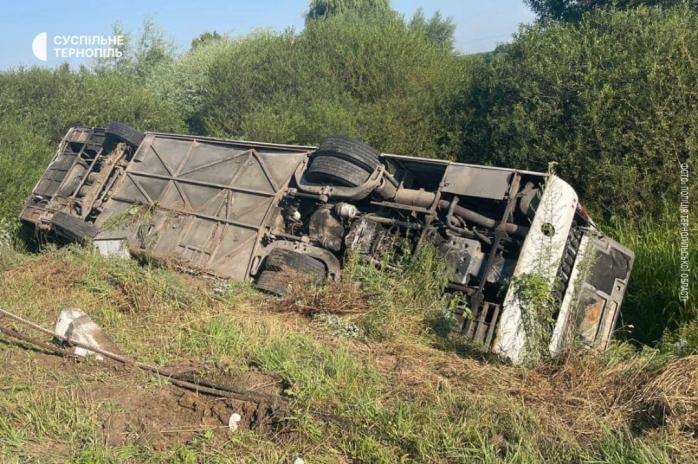 Автобус с 41 паломником перевернулся в Тернопольской области