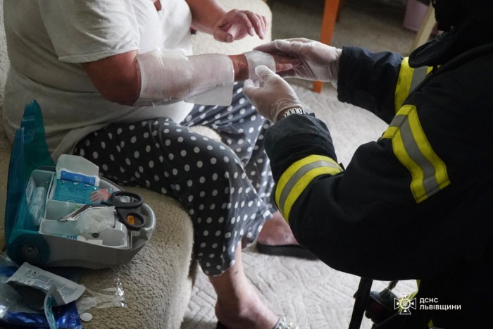 Наслідки інциденту у багатоповерхівці у Львові, фото: ДСНС