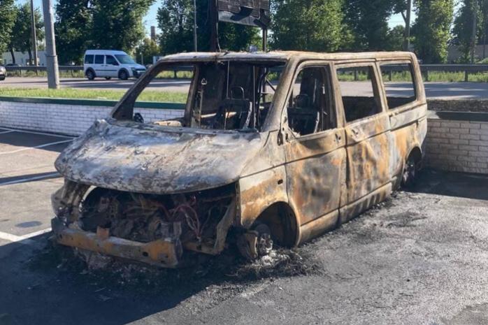 У Києві спалили медевак Третьої штурмової - військові обіцяють власноруч розібратися зі злочинцями