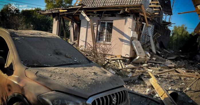 В Херсонской области люди оказались в ловушке после российского обстрела. Фото: ГСЧС