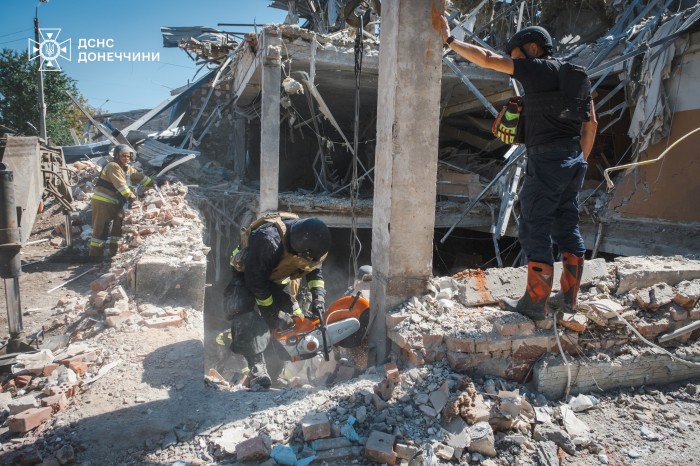 Наслідки ракетного удару по Краматорську, фото: ДСНС