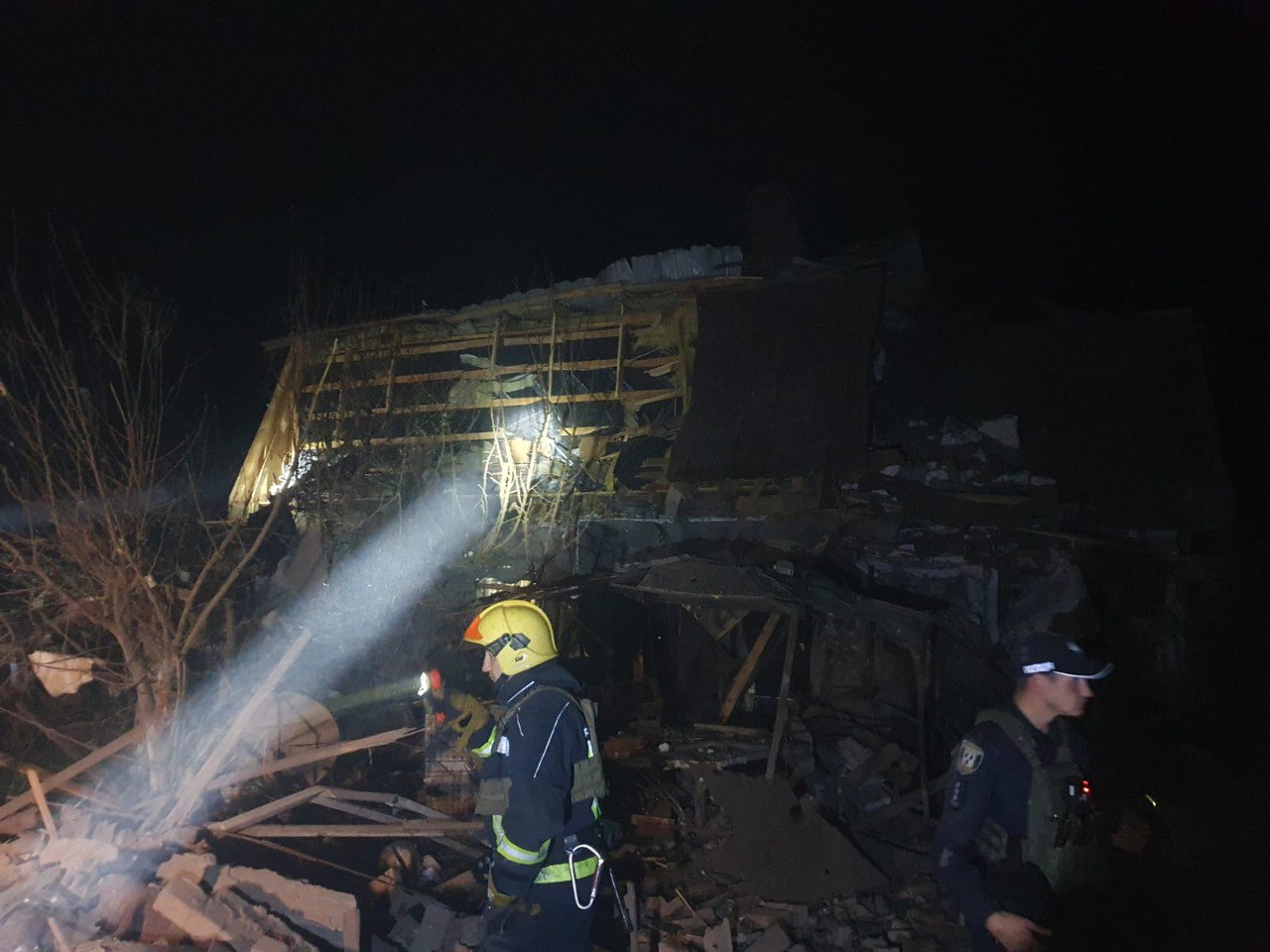 Наслідки авіаудару по Сумах. Фото: ОВА