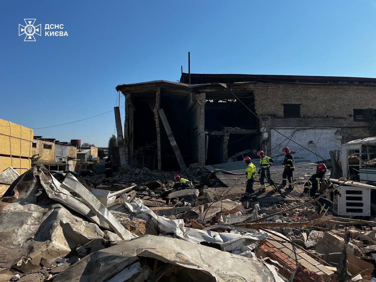 Вибух прогримів на підприємстві у Києві. Фото: ДСНС