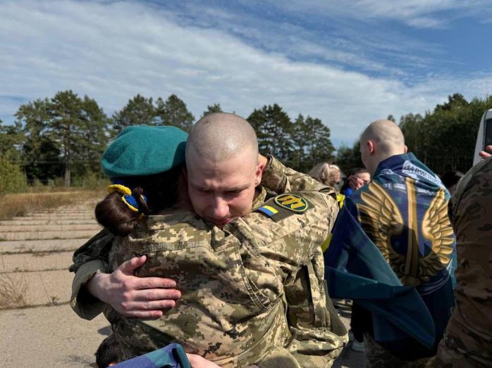 Украина вернула домой 49 гражданских и военнопленных