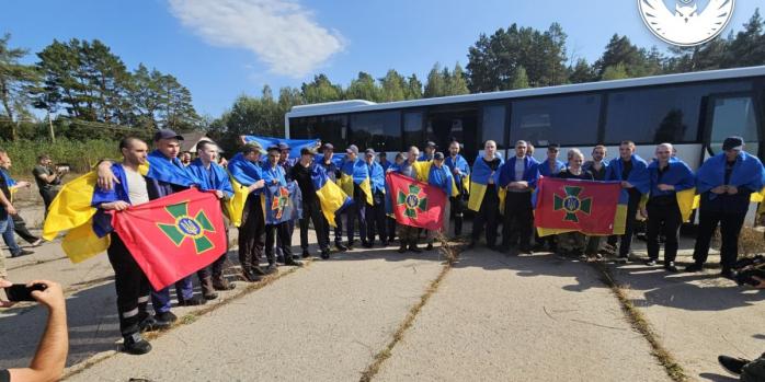 Під час обміну полоненими 14 вересня, фото: Координаційний штаб з питань поводження з військовополоненими 