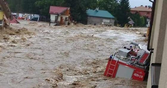 Місто в Польщі пішло під воду після прориву дамби. Фото: соцмережі