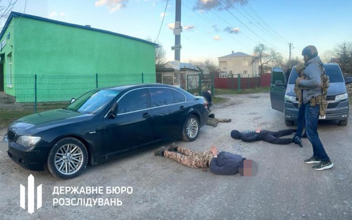 На «Шляху» в Европу - будут судить мошенников из схемы выезда за границу, которые переодевались в форму ТЦК