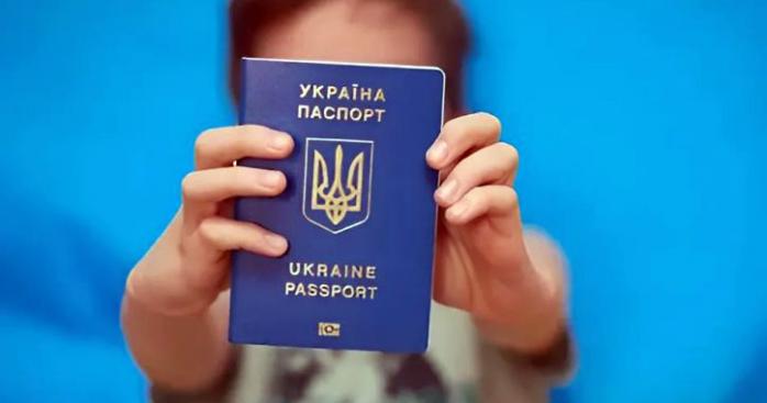 Подорожало оформление паспортов в Украине. Фото: