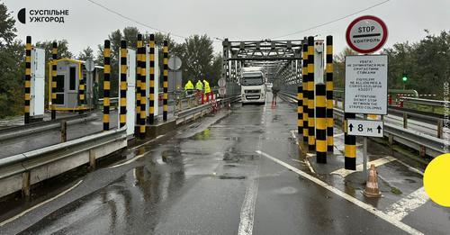 Украинский сварщик сбежал через границу в Венгрию, вырезав дыру в мосту