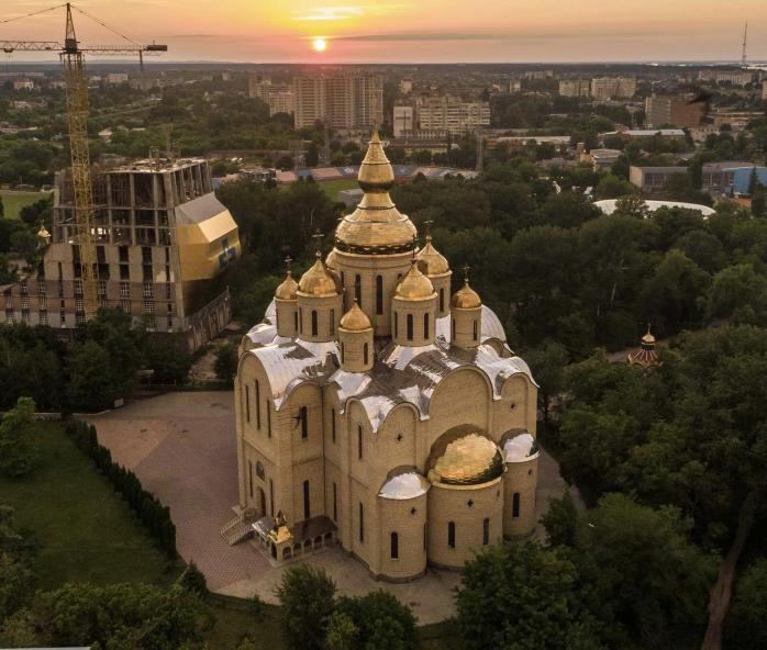 У Черкасах військові і націоналісти зайняли храм УПЦ МП, віряни після бійки відбили його 