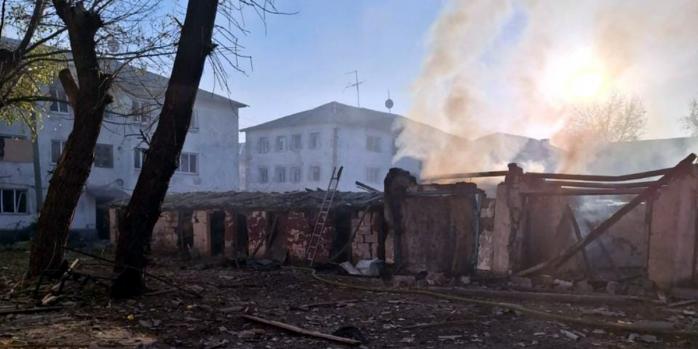 Наслідки російських обстрілів Покровського району, фото: Донецька ОВА