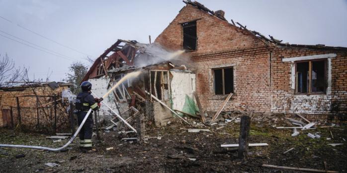 Последствия удара русских дронов, фото: ГСЧС Хмельницкой области