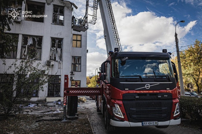 Наслідки авіаудару по будівлі Держпрому, фото: ДСНС