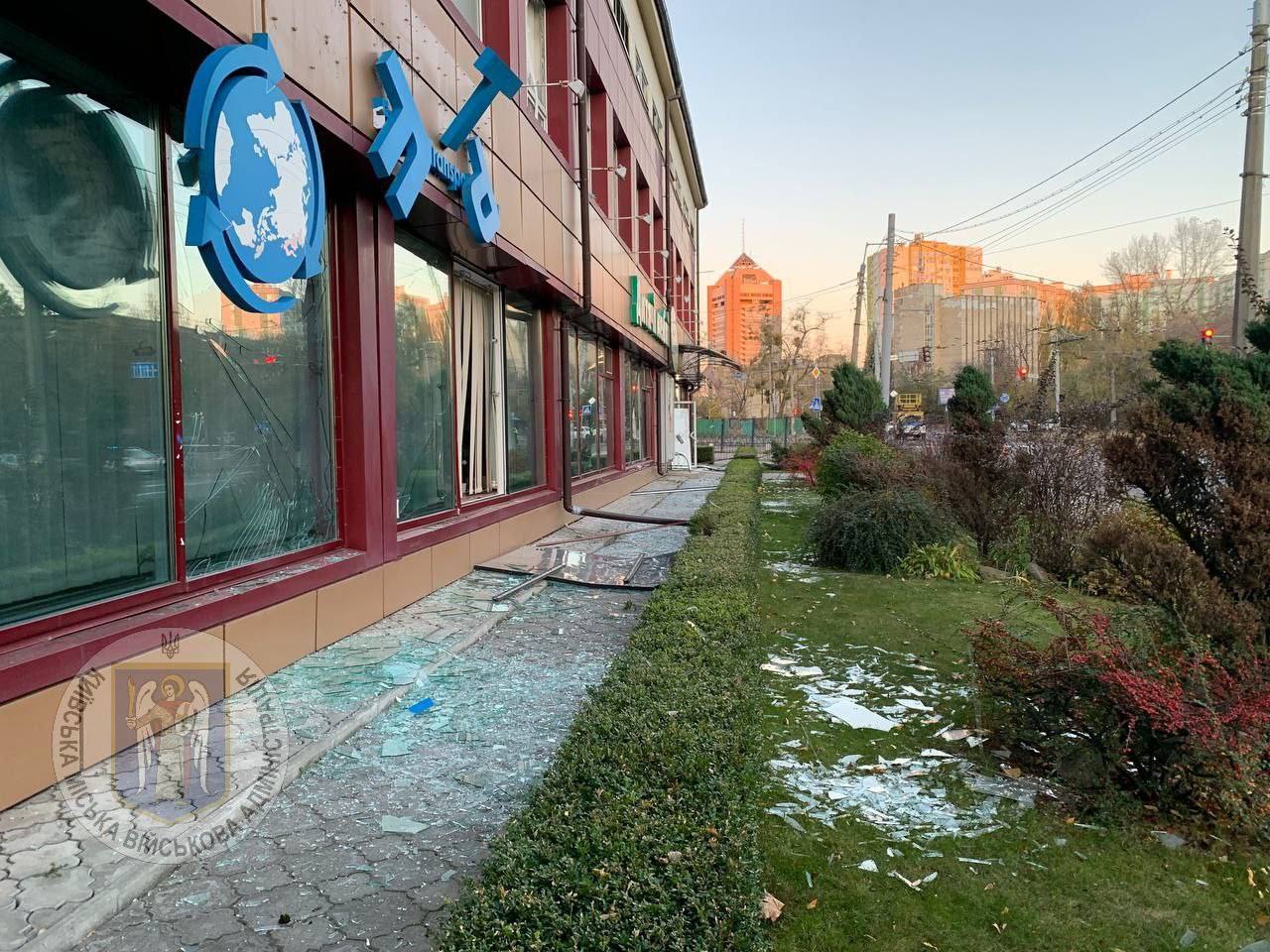 Наслідки атаки «Шахедів» на Київ. Фото: КМВА