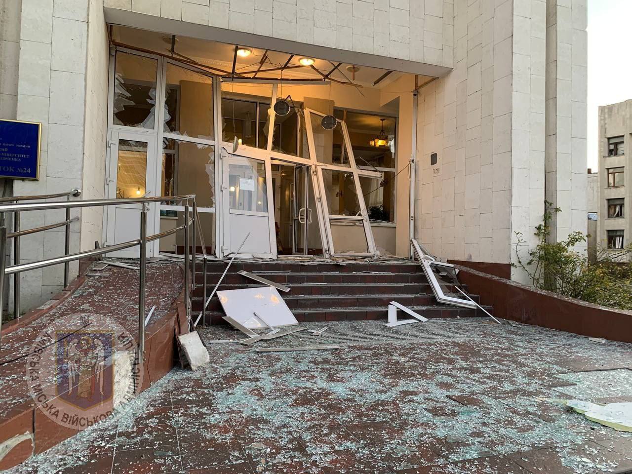 Наслідки атаки «Шахедів» на Київ. Фото: КМВА