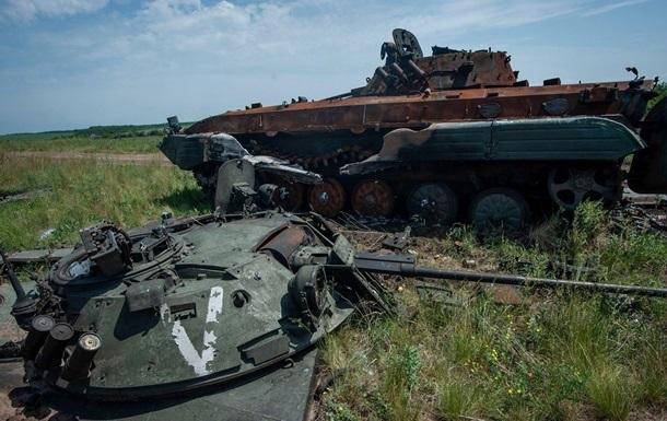 Росіяни почали вивозити підбиту бронетехніку з поля бою