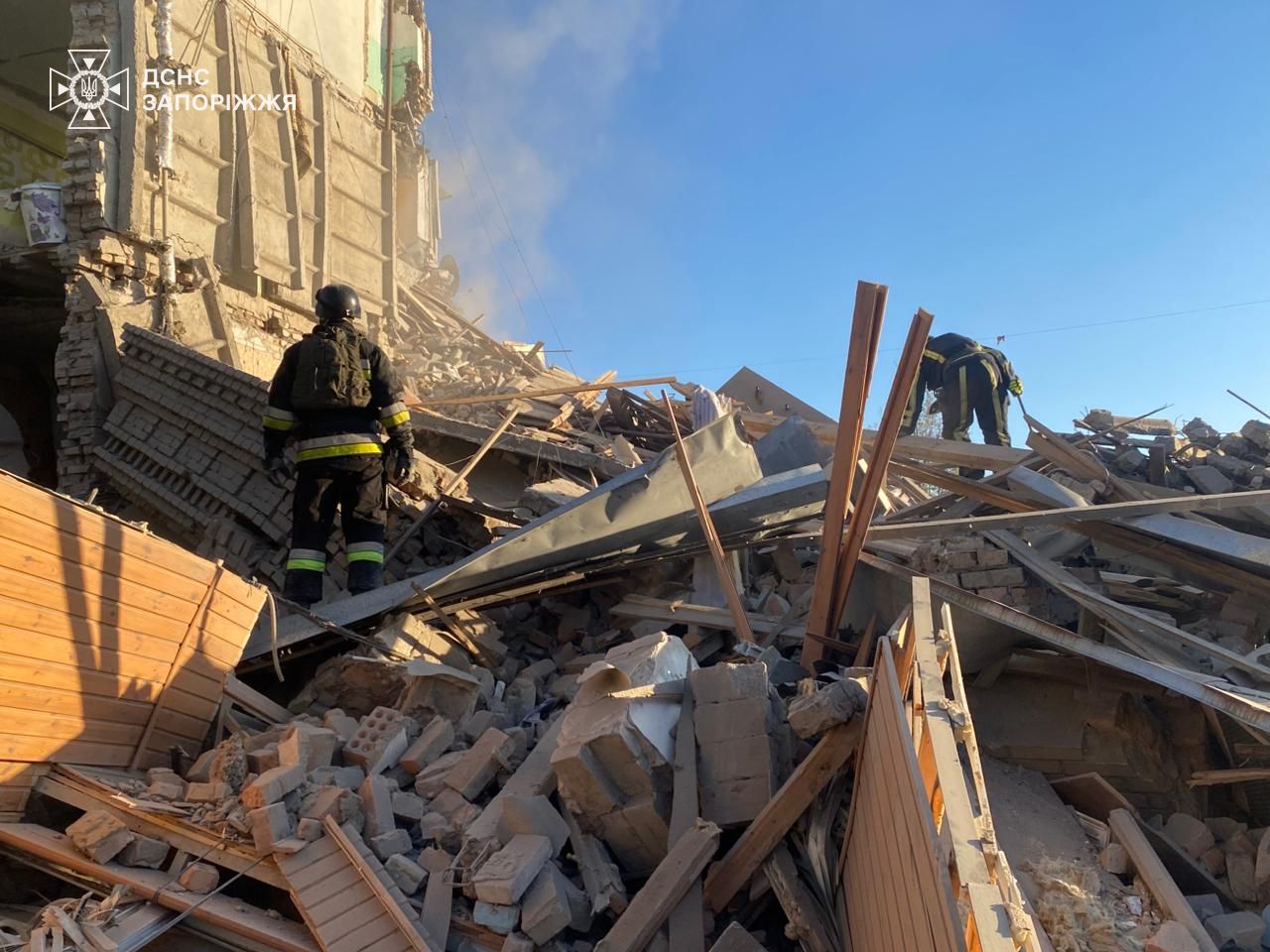 Наслідки обстрілу Запоріжжя. Фото: ДСНС