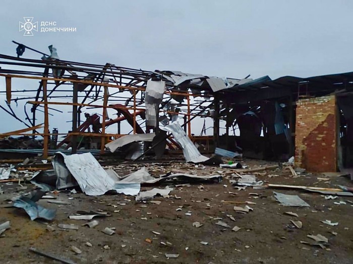 Наслідки російського обстрілу, фото: ДСНС