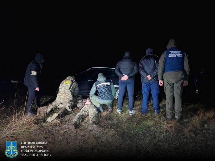 На Волыни военный и гражданский хотели переправить в беларусь троих уклонистов