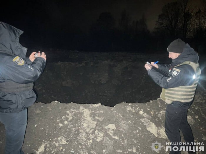 Наслідки російської ракетної атаки, фото: Нацполіція