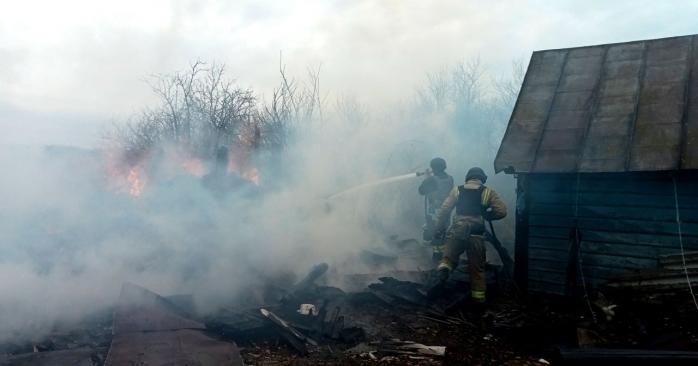 Російські окупанти обстріляли село на Миколаївщині. Фото: ДСНС