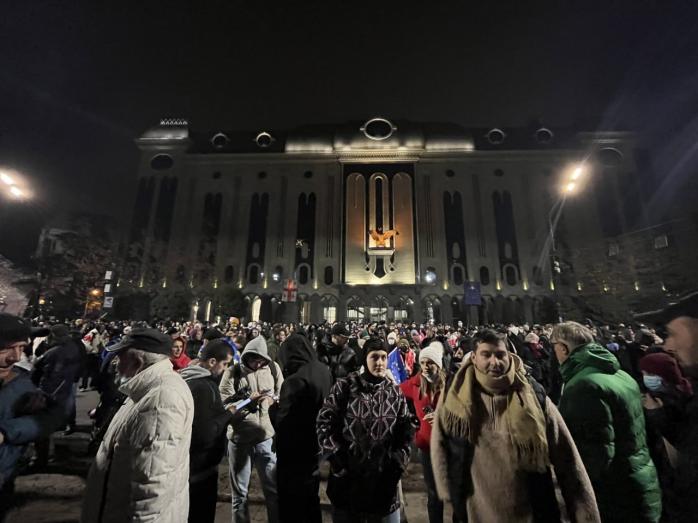 Тисячі людей знову вийшли на вулиці Тбілісі, Батумі та інших міст Грузії