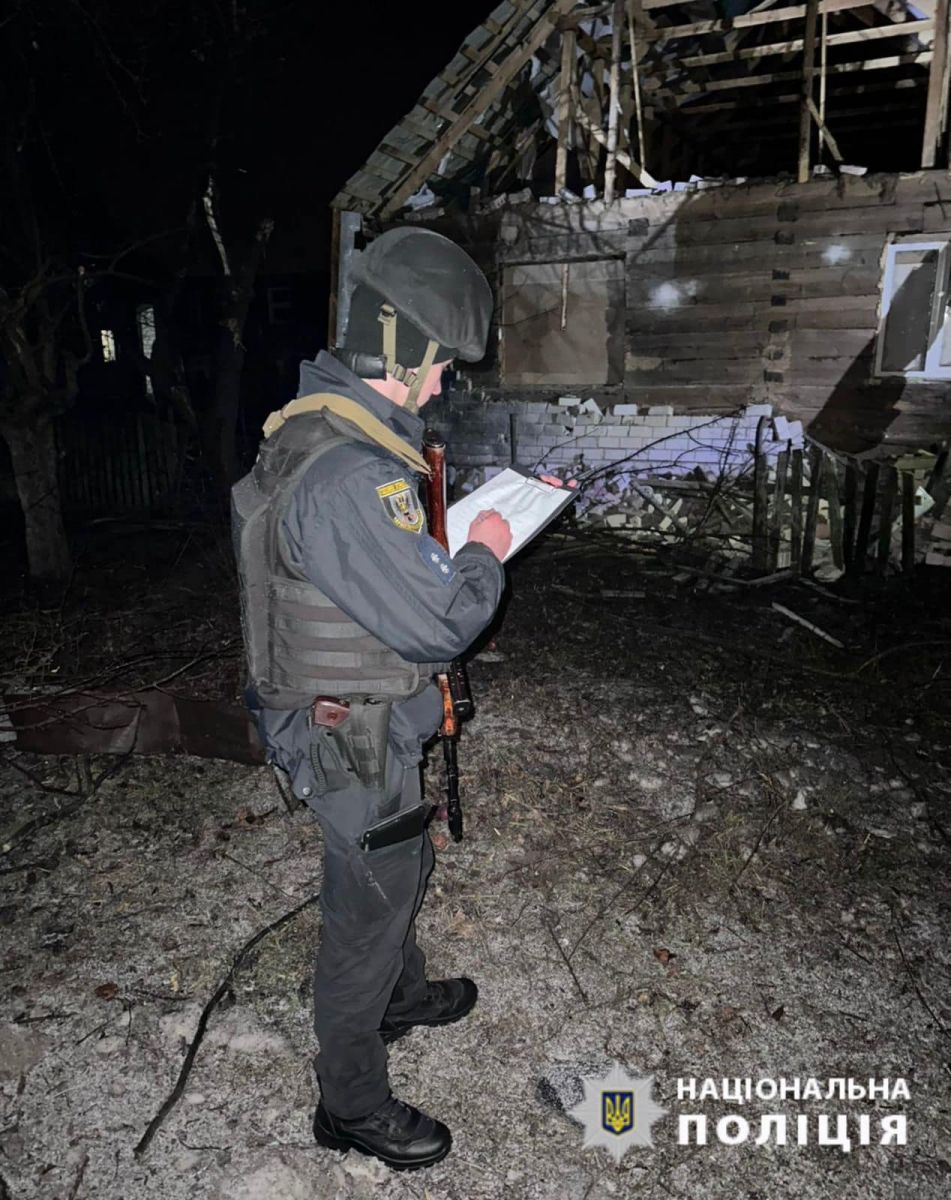 Наслідки удару ворожого «Шахеда», фото: поліція Чернігівщини