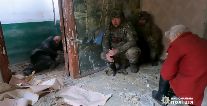 Екіпаж “Білих янголів” ледве не загинув, потрапивши під обстріл у Кураховому, коли рятував важкопоранену жінку