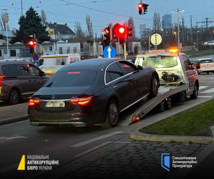 Елітні авто підозрюваного у корупції екс-голови Фонду держмайна арештували в Австрії