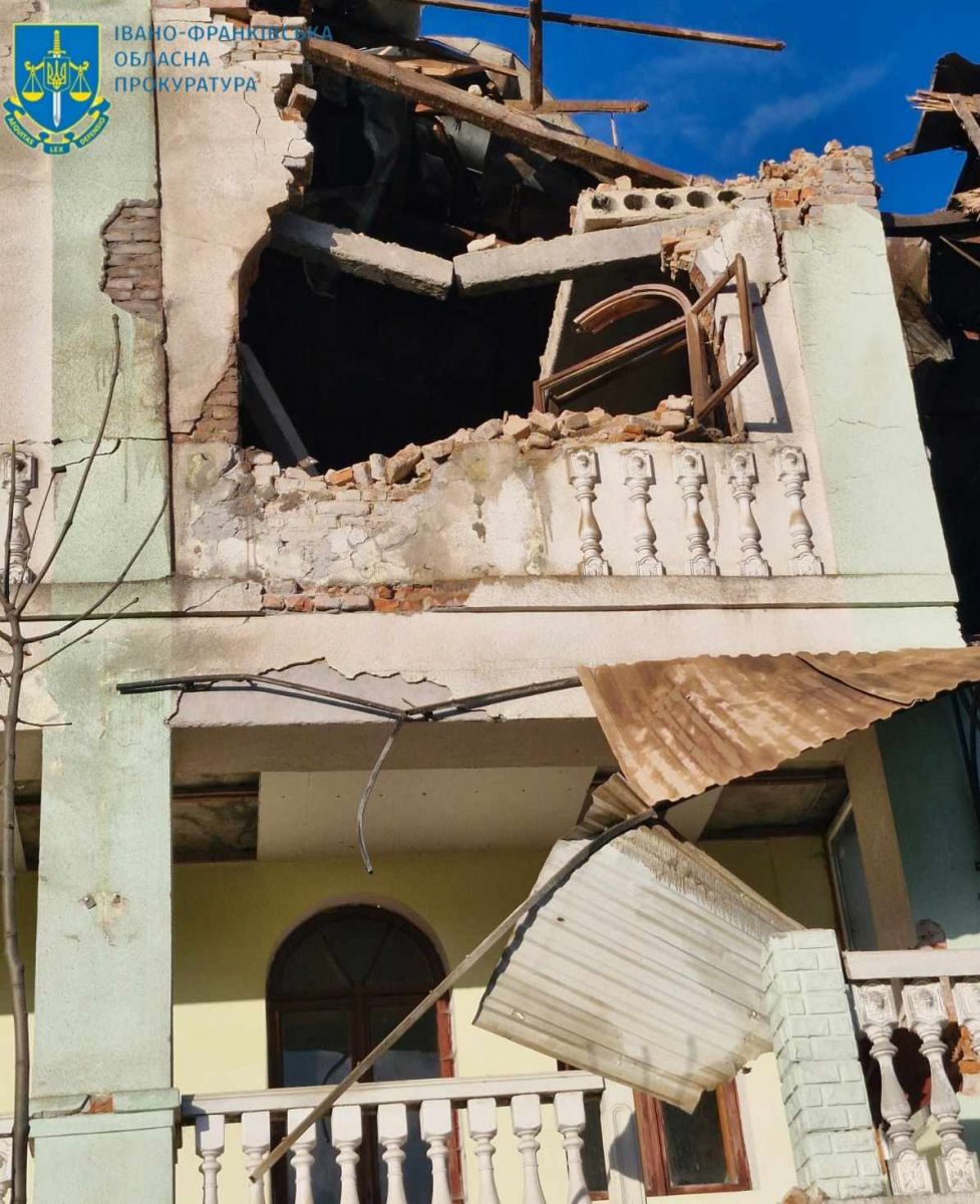 Наслідки ракетної атаки на Прикарпатті. Фото: прокуратура