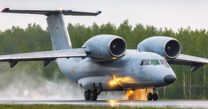 Військовий літак Ан-72 вибухнув на аеродромі. Фото: 