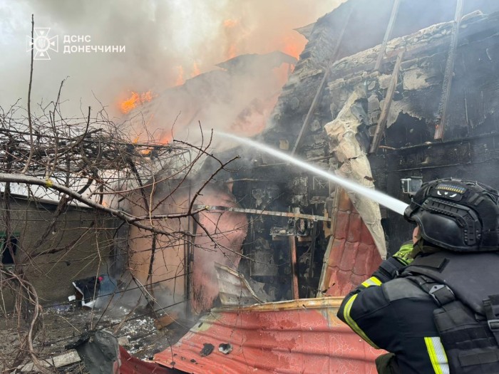 Наслідки російського обстрілу у Покровську, фото: ДСНС