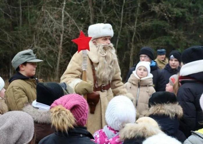 В минских школах запретили не только Санту и зарубежные хиты, но и рождественские песни