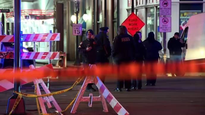 В США авто въехало в толпу — 10 погибших, десятки раненых