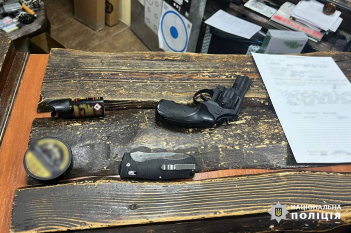 У Черкасах 31-річна жінка влаштувала стрілянину в магазині, фото: поліція Черкаської області 