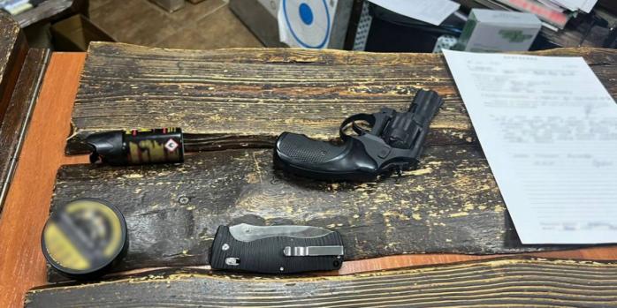 В Черкассах 31-летняя женщина устроила стрельбу в магазине, фото: полиция Черкасской области