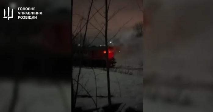 Локомотив армии рф сожгли в Санкт-Петербурге. Скриншот с видео