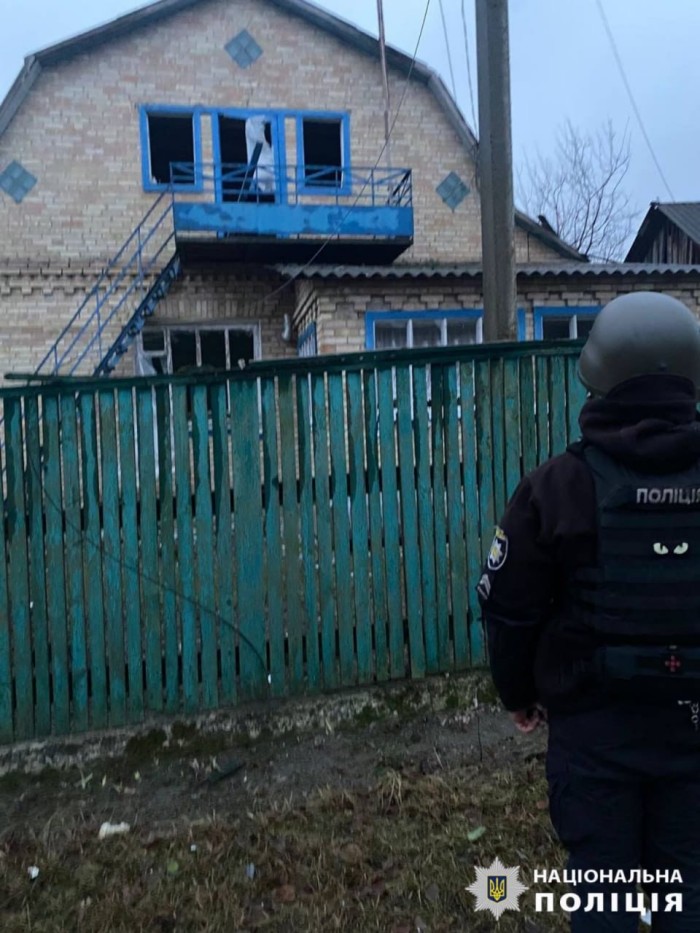 Атака російських безпілотників спричинила пошкодження на Київщині, фото: Поліція Київщини 