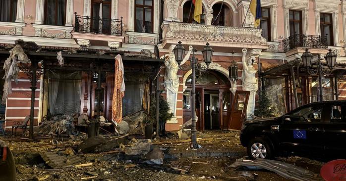 Повреждения в Одессе. Фото: Геннадий Труханов