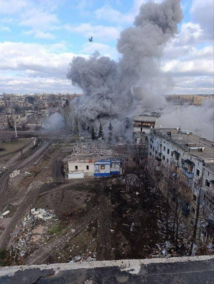 У мережі показали удар HIMARS по штабу 35 бригади ЗС рф в окупованому Селидовому 