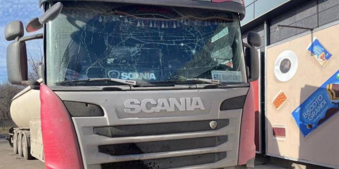 Последствия российского удара по Никополю, фото: Днепропетровская ОВА