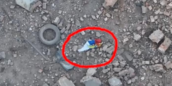 Дроны не дали развернуть российский триколор в Торецке, видео скриншот