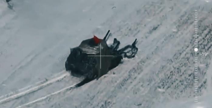 Рашисты под красными флагами атаковали позиции защитников Украины, скриншот видео