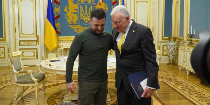 Владимир Зеленский и Кит Келлог, скриншот видео