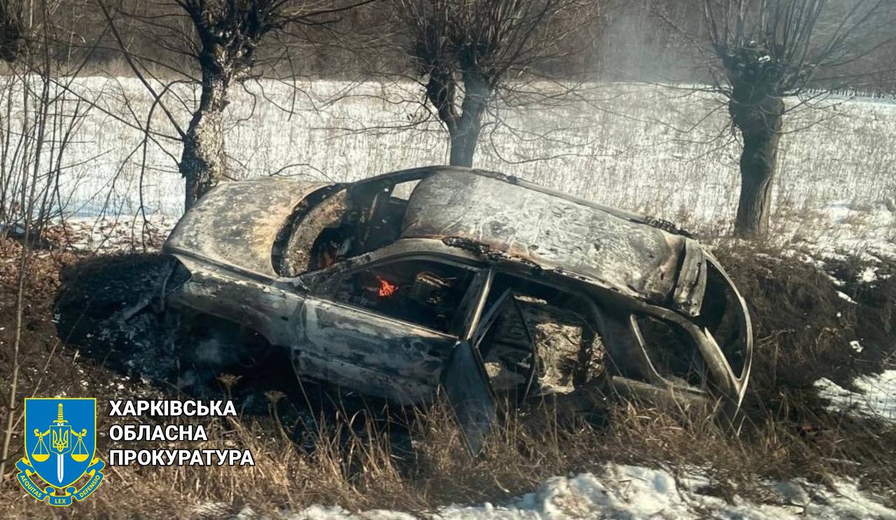 Російський дрон атакував авто у Куп’янську. Фото: прокуратура
