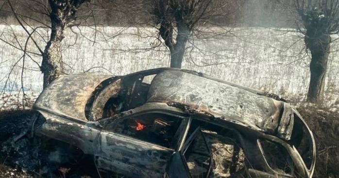 Российский дрон атаковал авто в Купянске. Фото: прокуратура