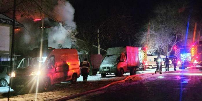 Последствия ночной атаки по Запорожью, фото: ГСЧС