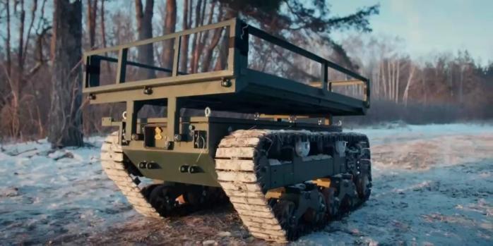 Українські військові використовують наземні дрони, скріншот відео