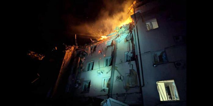 Наслідки російського ракетного удару по Кривому Рогу, фото: ДСНС